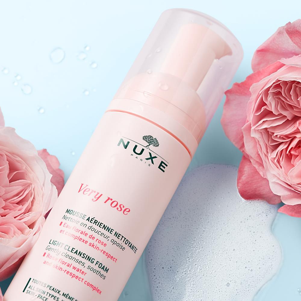 Very Rose Light Cleansing Foam